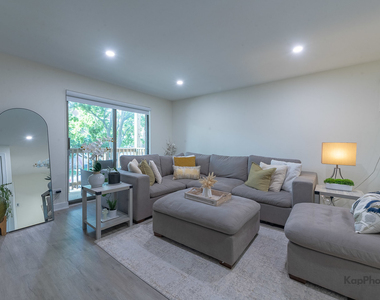 6612 W 64th Place - Photo Thumbnail 3
