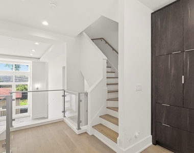 6227 D S Ellis Avenue - Photo Thumbnail 3