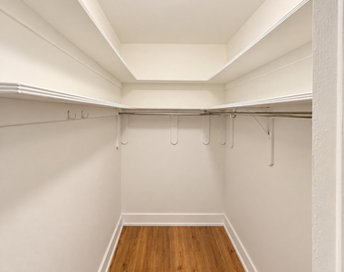 3170 N Sheridan Road - Photo Thumbnail 8