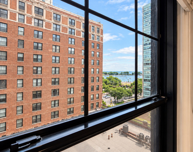 3170 N Sheridan Road - Photo Thumbnail 7