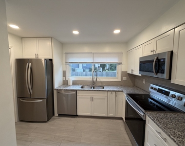 930 Dorncliff Lane - Photo Thumbnail 3