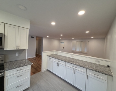 930 Dorncliff Lane - Photo Thumbnail 5