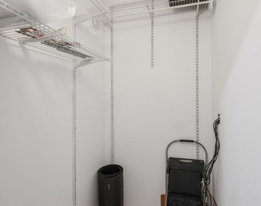 1427 W Superior Street - Photo Thumbnail 9