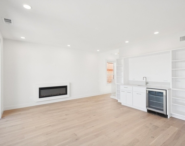 2323 N Lister Avenue - Photo Thumbnail 16