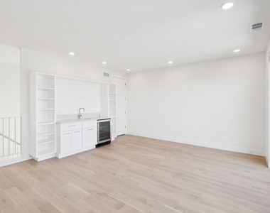 2323 N Lister Avenue - Photo Thumbnail 17
