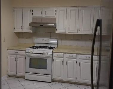 330 E Forest Knoll Drive - Photo Thumbnail 2