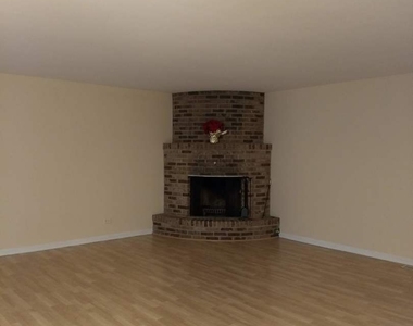 330 E Forest Knoll Drive - Photo Thumbnail 5