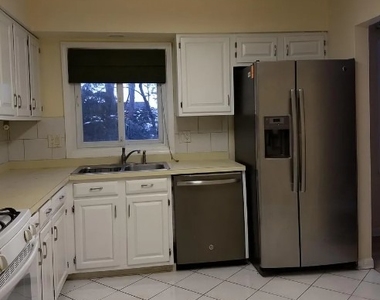 330 E Forest Knoll Drive - Photo Thumbnail 1