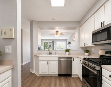 2917 Stockton Court - Photo Thumbnail 3