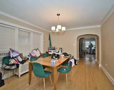 6609 N Artesian Avenue - Photo Thumbnail 5