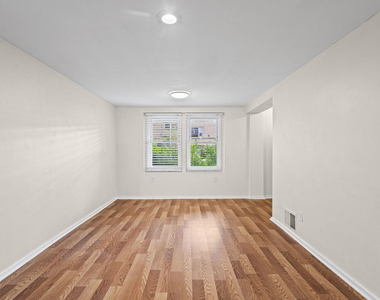 2710 W Fletcher Street - Photo Thumbnail 2