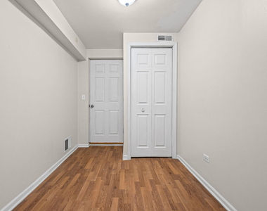 2710 W Fletcher Street - Photo Thumbnail 11