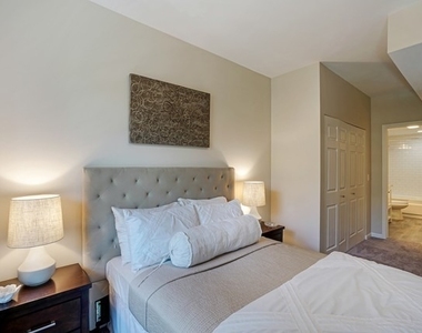 343 W Old Town Court - Photo Thumbnail 6