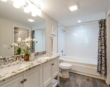 343 W Old Town Court - Photo Thumbnail 8