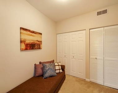 343 W Old Town Court - Photo Thumbnail 7
