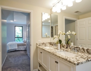 343 W Old Town Court - Photo Thumbnail 9