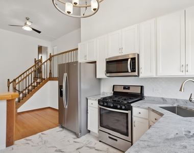 403 E Lake Avenue - Photo Thumbnail 2