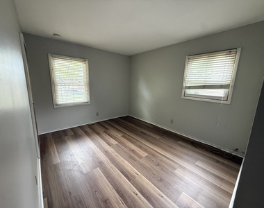 613 Newberry Drive - Photo Thumbnail 9