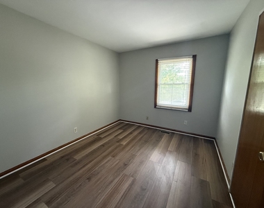 613 Newberry Drive - Photo Thumbnail 7
