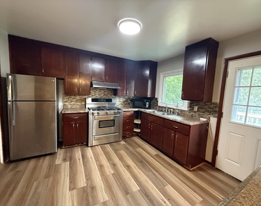 613 Newberry Drive - Photo Thumbnail 4