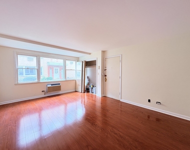 3201 W Berwyn Avenue - Photo Thumbnail 3