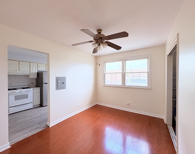 3201 W Berwyn Avenue - Photo Thumbnail 6
