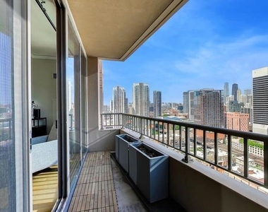 200 N Jefferson Street - Photo Thumbnail 8