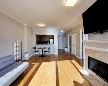 200 N Jefferson Street - Photo Thumbnail 3