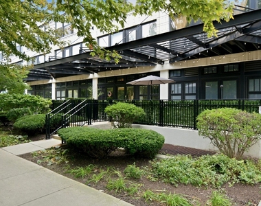 1000 W 15th Street - Photo Thumbnail 4