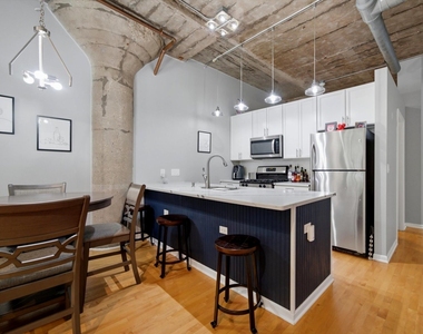 1000 W 15th Street - Photo Thumbnail 2
