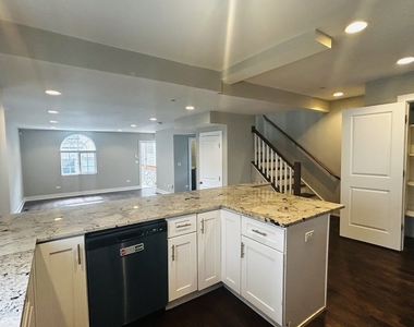 1730 W Nelson Street - Photo Thumbnail 4