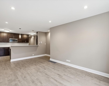 2553 W Summerdale Avenue - Photo Thumbnail 3