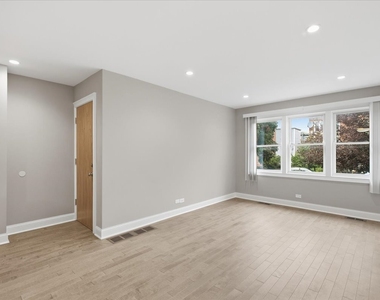 2553 W Summerdale Avenue - Photo Thumbnail 1
