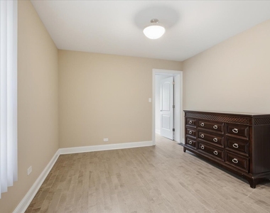 2553 W Summerdale Avenue - Photo Thumbnail 6