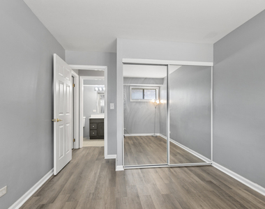 2210 Country Club Drive - Photo Thumbnail 8
