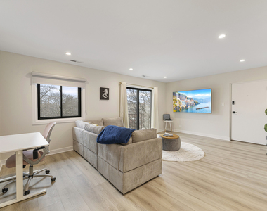 7109 N Western Avenue - Photo Thumbnail 4