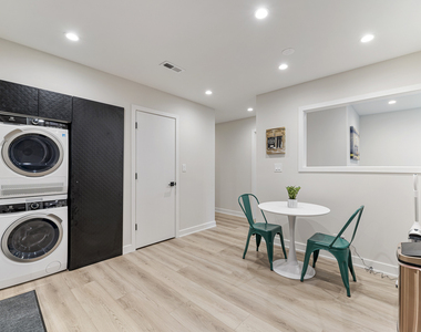7109 N Western Avenue - Photo Thumbnail 11