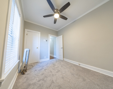 6846 S Paxton Avenue - Photo Thumbnail 9