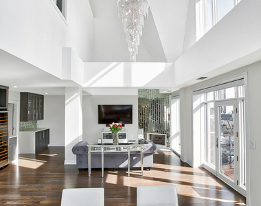 1444 N Orleans Street - Photo Thumbnail 5