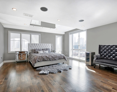 1444 N Orleans Street - Photo Thumbnail 9