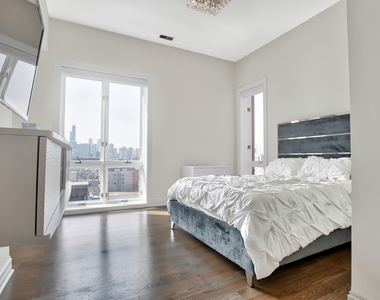1444 N Orleans Street - Photo Thumbnail 13