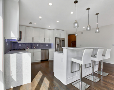 1444 N Orleans Street - Photo Thumbnail 6