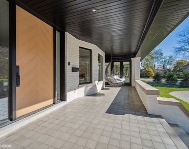704 Sheridan Road - Photo Thumbnail 3