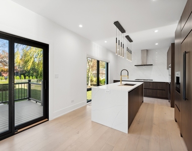 704 Sheridan Road - Photo Thumbnail 14