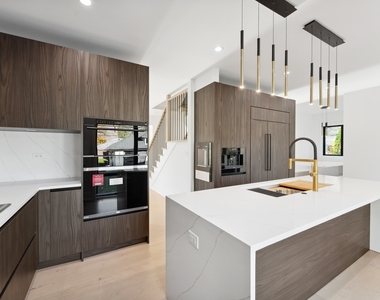 704 Sheridan Road - Photo Thumbnail 18