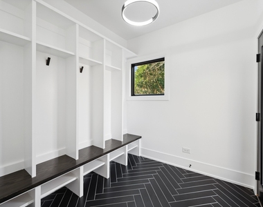 704 Sheridan Road - Photo Thumbnail 22