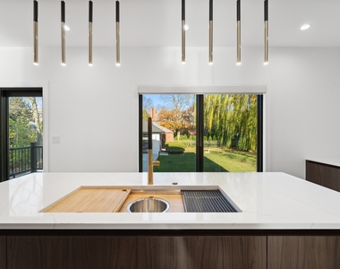704 Sheridan Road - Photo Thumbnail 17