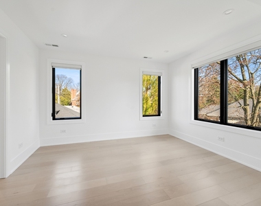 704 Sheridan Road - Photo Thumbnail 34