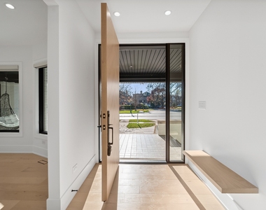 704 Sheridan Road - Photo Thumbnail 5