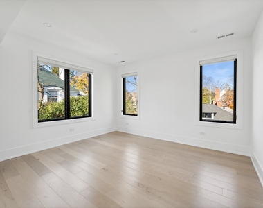 704 Sheridan Road - Photo Thumbnail 32